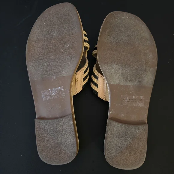 DV by Dolce Vita Tan and Black Sandals - Picture 4 of 4